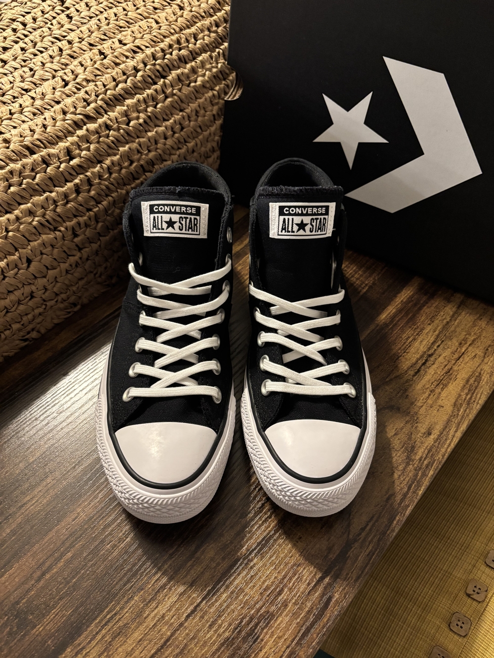 NEW in Box Converse MADISON Black and White Classic  Sneakers